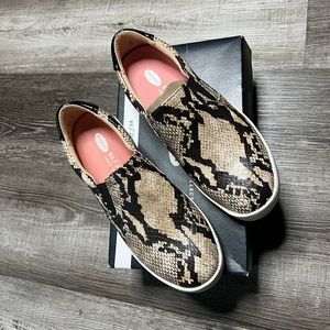 DR. SCHOLL'S WOMENS MADISON SLIP ON SNEAKER